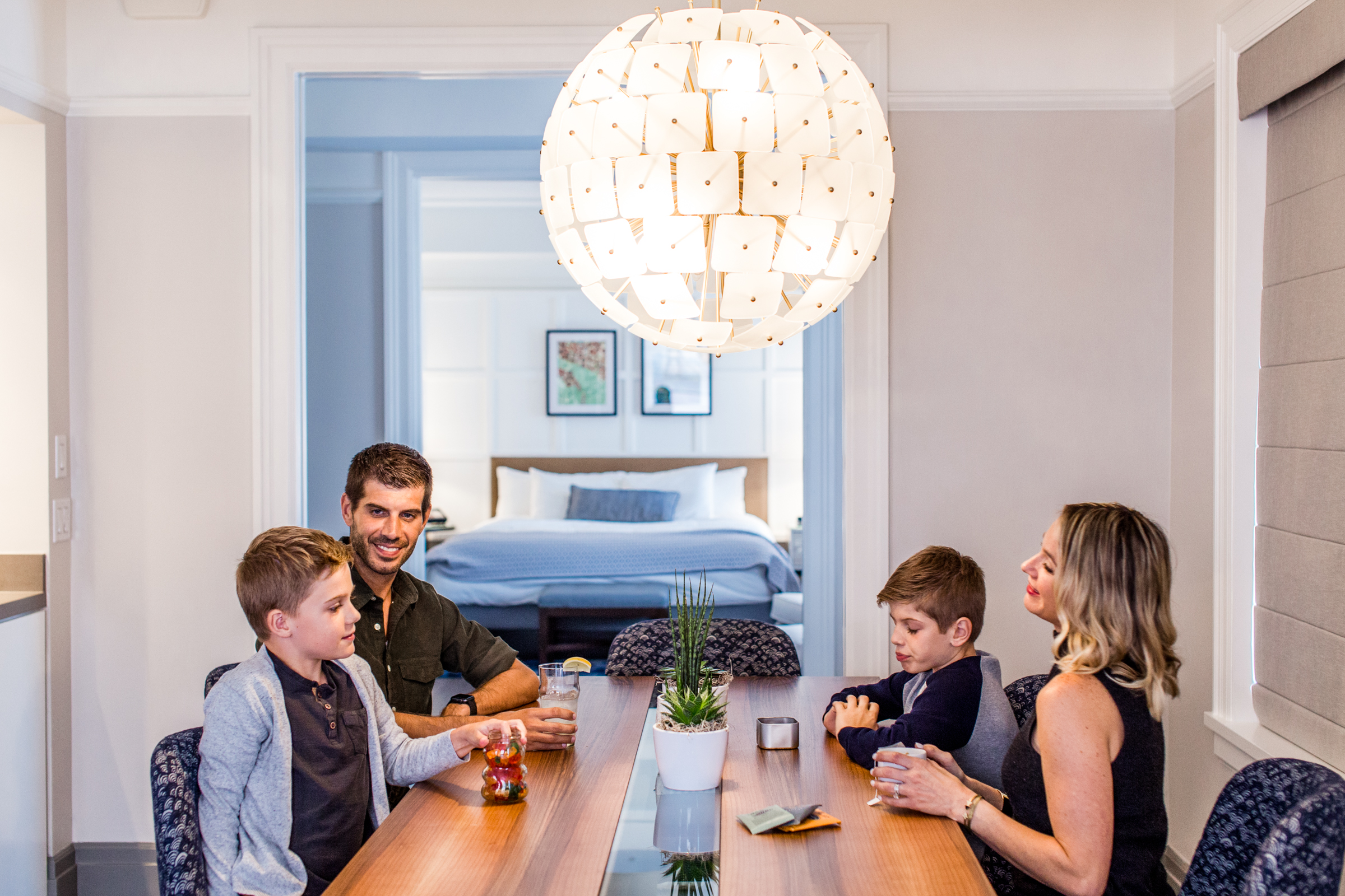 A family sitting in the dining area of the Heathman Hotel's penthouse suite.