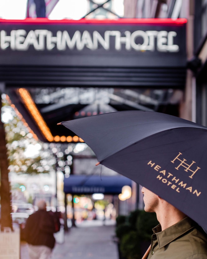 front entrance of the Heathman Hotel